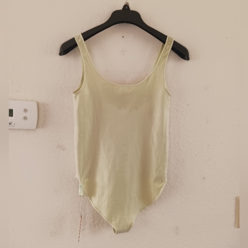 SKIMS Essential Scoop Neck Bodysuit‎